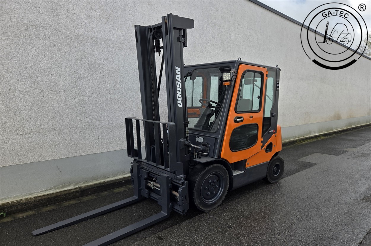 Doosan D25S-5