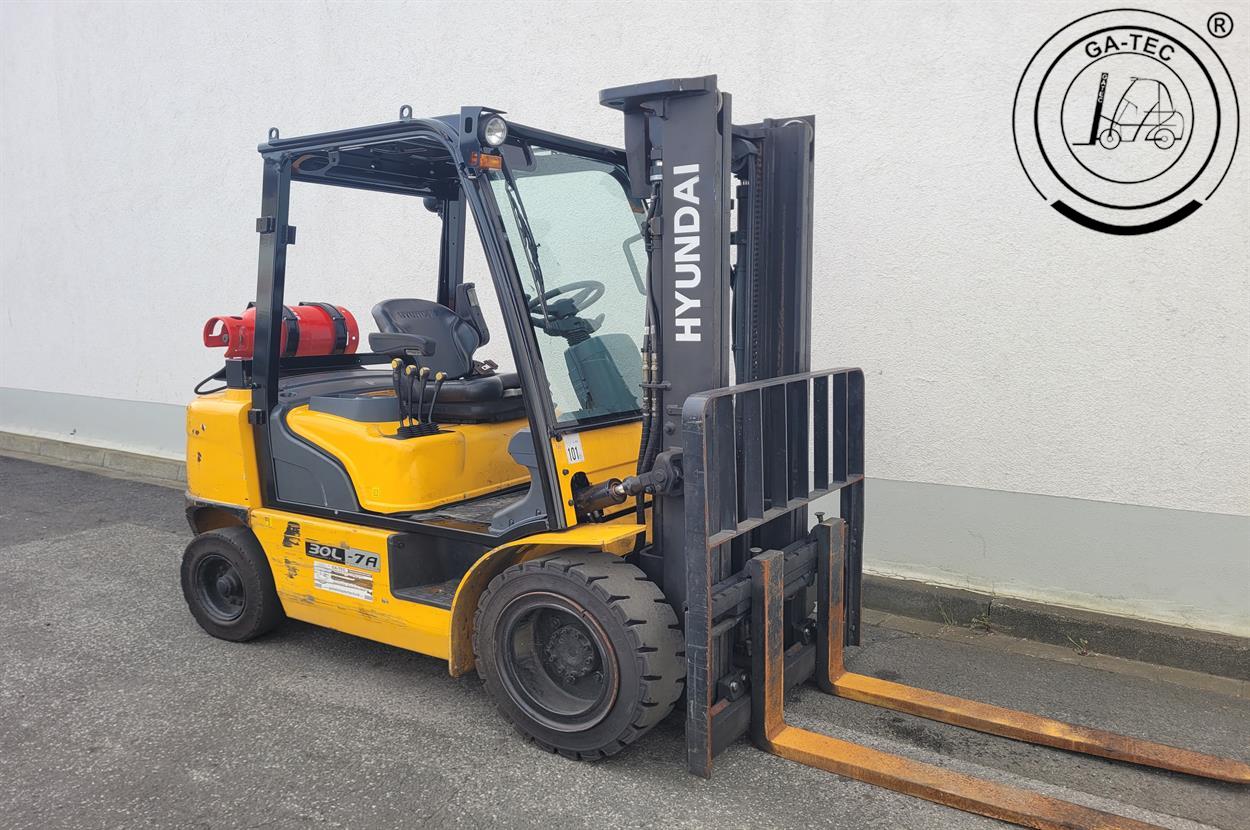 Hyundai 30L-7A – Bild 4