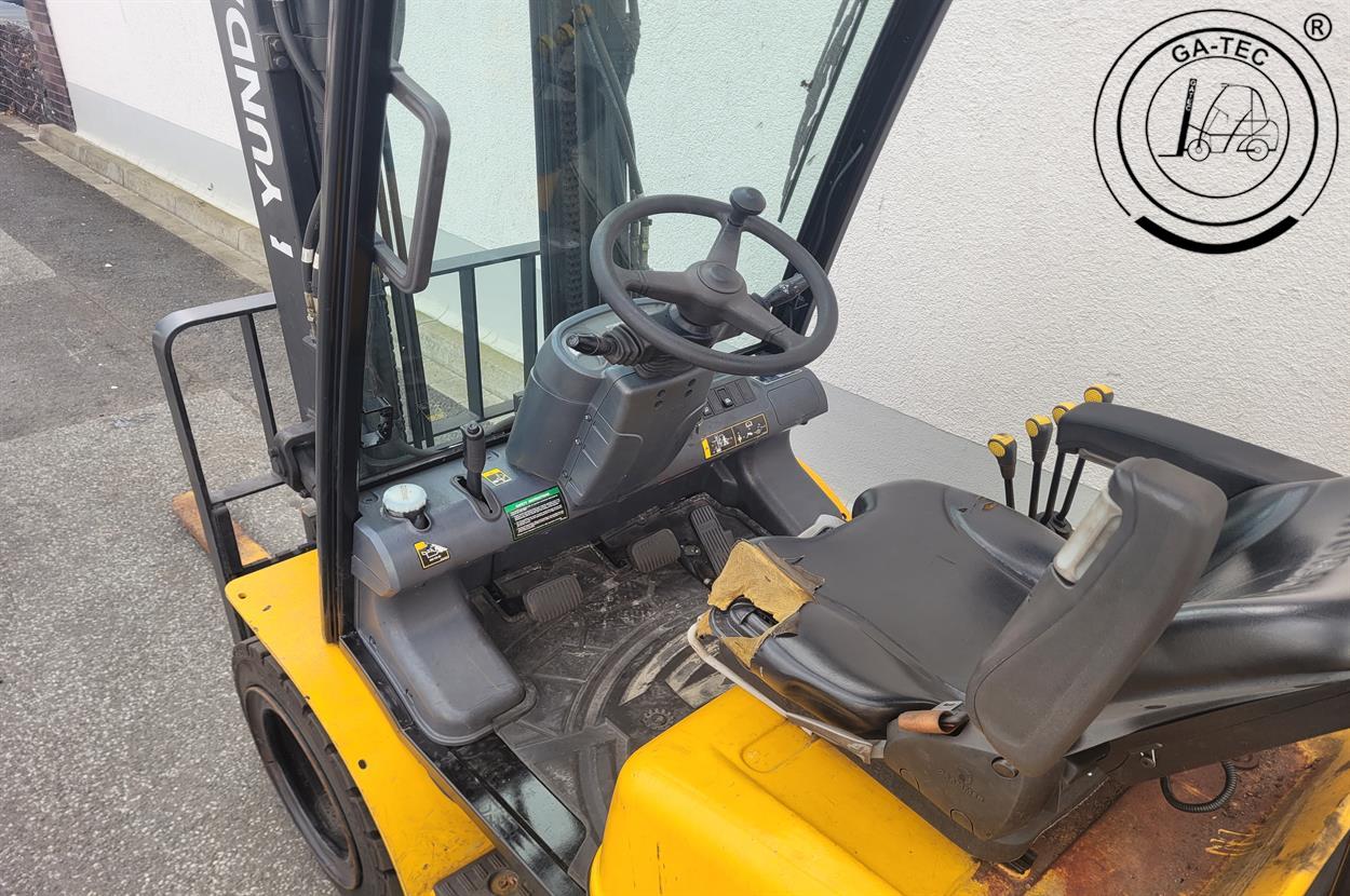 Hyundai 30L-7A – Bild 9